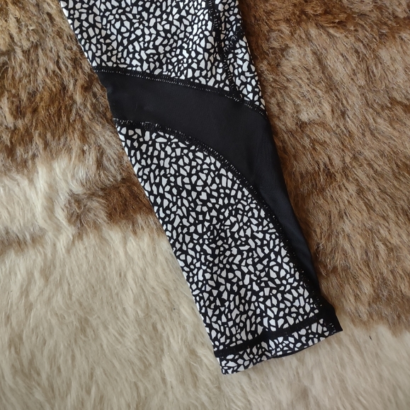 Lululemon Inspire Tight ll (Mesh) - Picture 6 of 9
